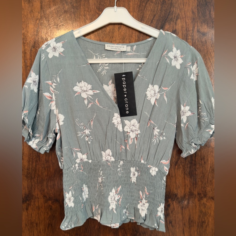 Paper Crane Women's Floral Blouse - Gray and White